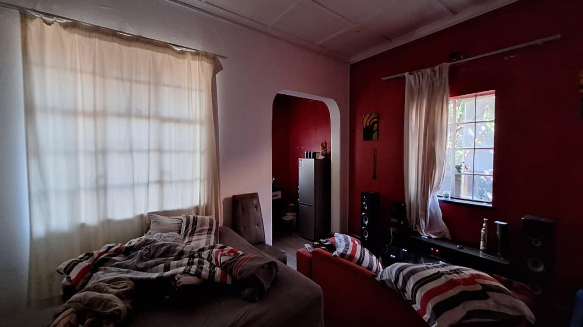 Bed Room 2 - 19 square meters of property in Rosettenville