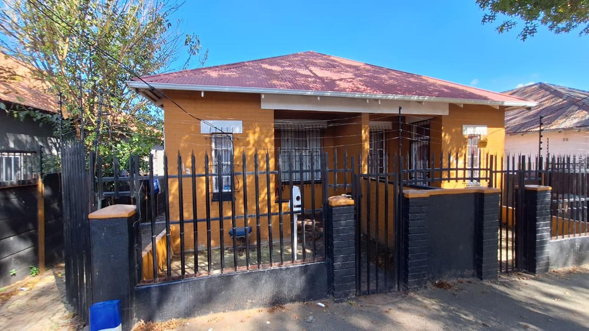 Front View of property in Rosettenville