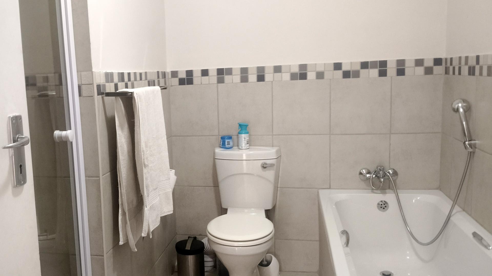 Bathroom 1 of property in Waterval East