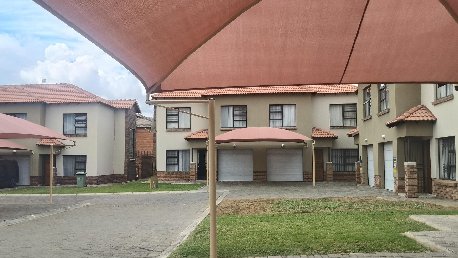 Carport  of property in Waterval East