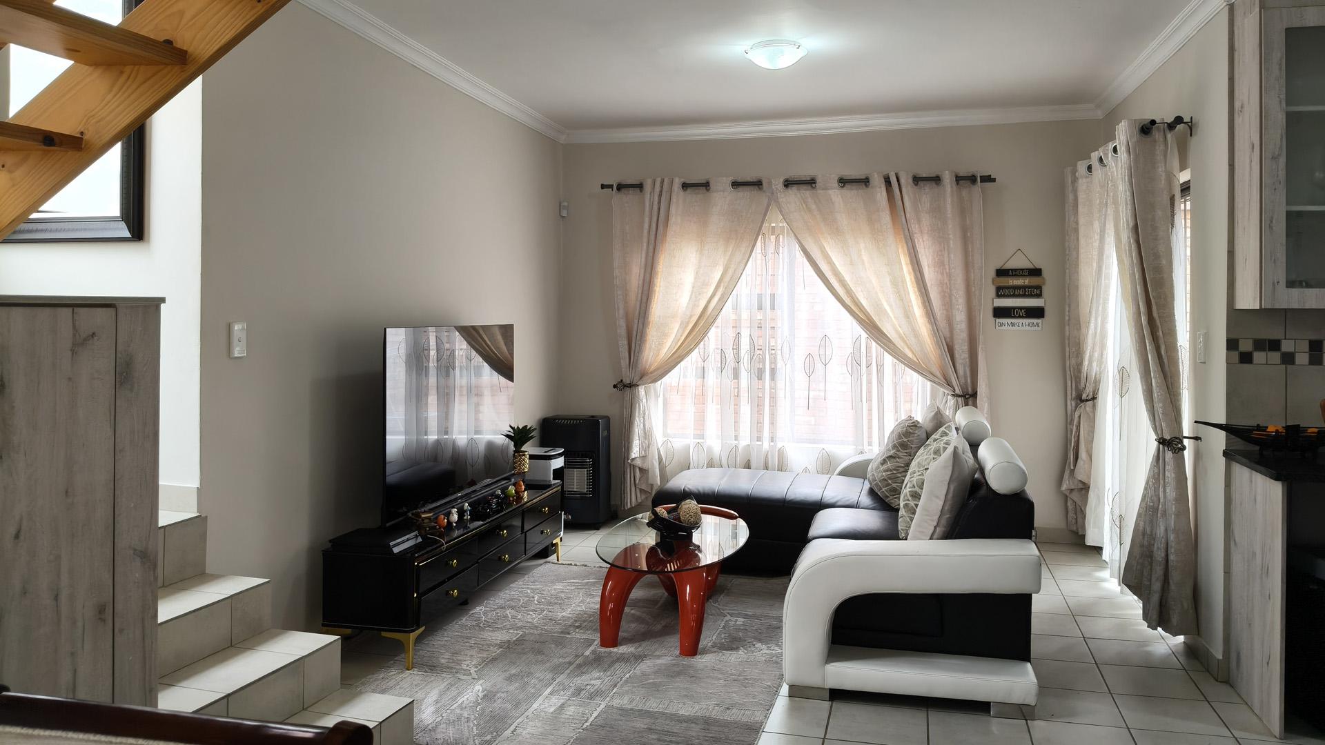 Lounges of property in Waterval East