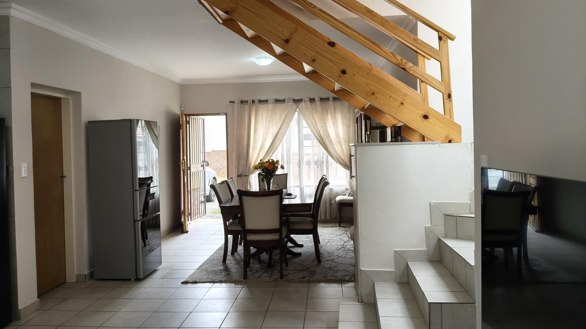 Dining Room of property in Waterval East