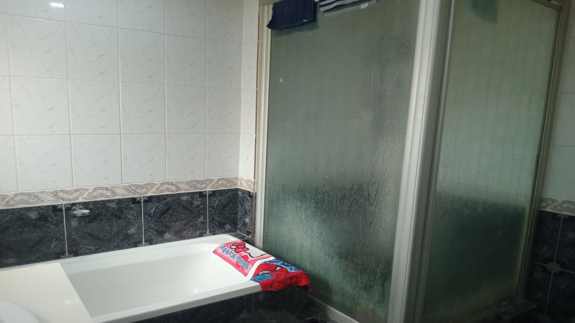 Bathroom 1 of property in Westridge CP