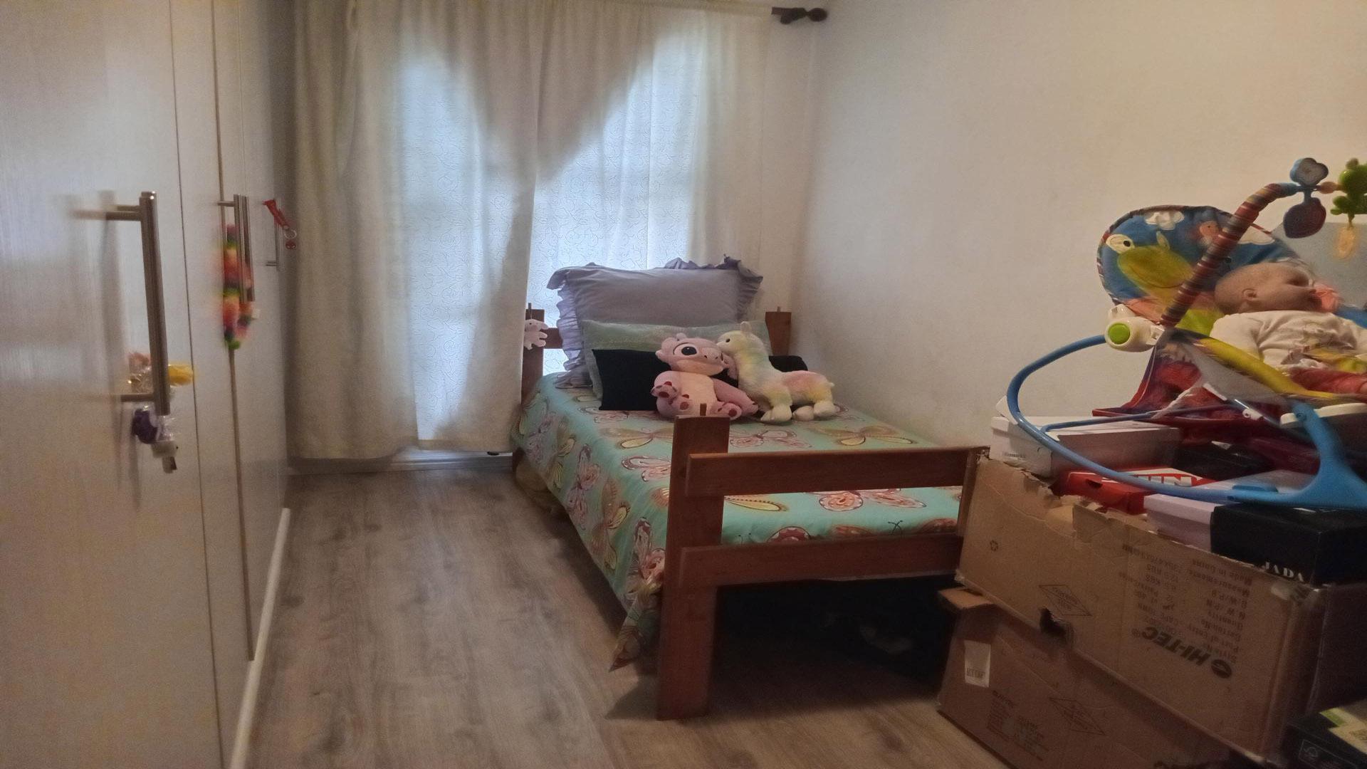 Bed Room 1 of property in Westridge CP