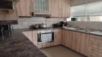 Kitchen of property in Westridge CP