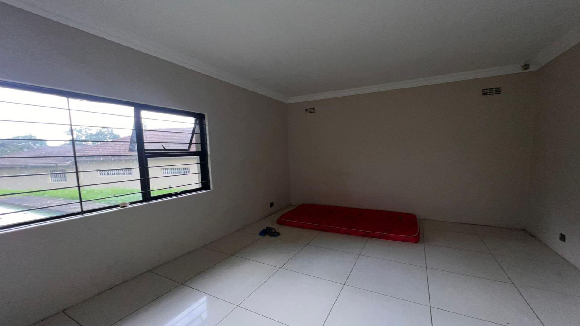 Bed Room 1 of property in Blackridge