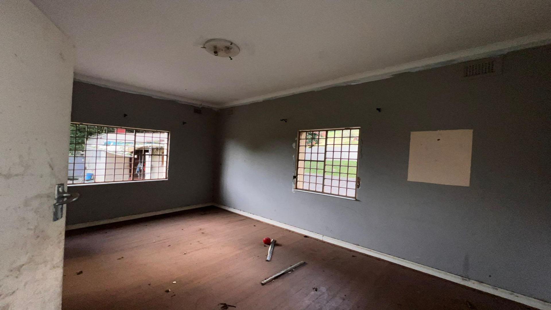 Bed Room 1 of property in Blackridge