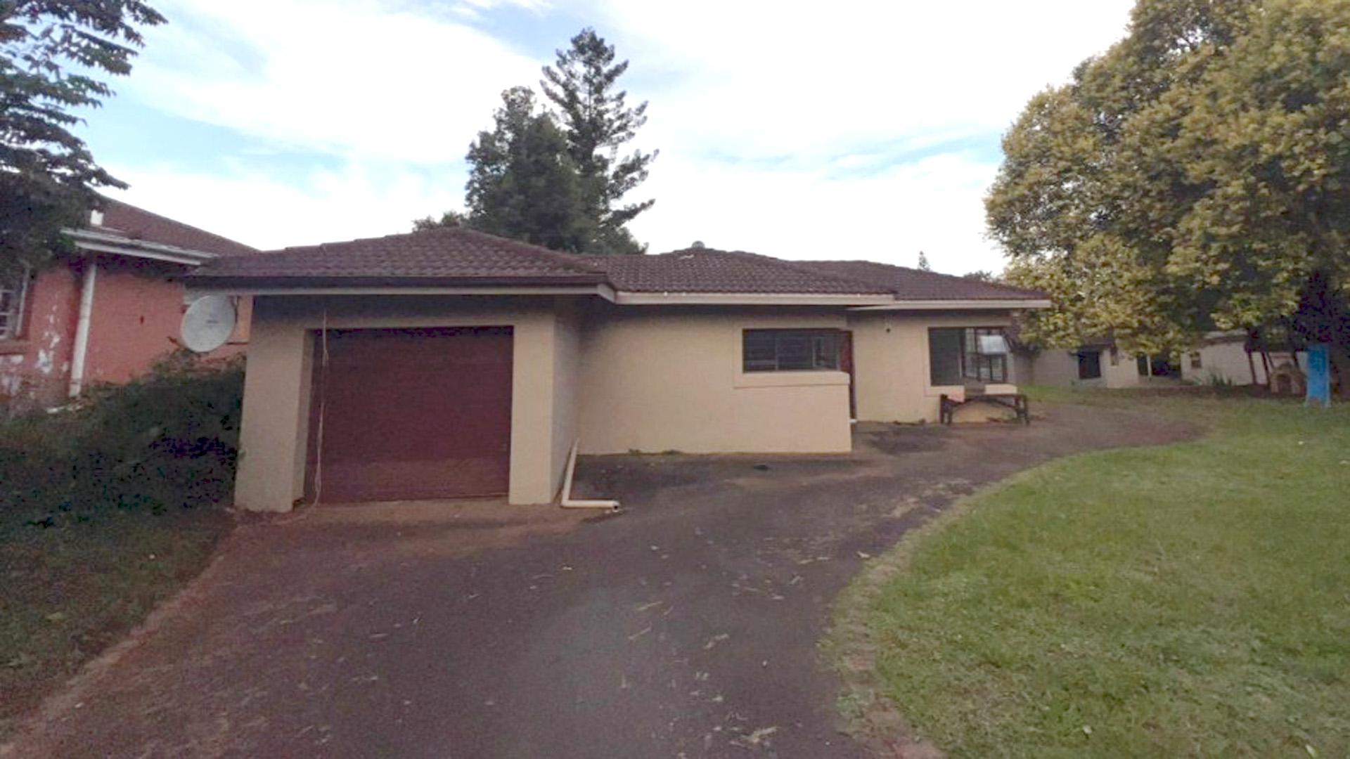 Front View of property in Blackridge