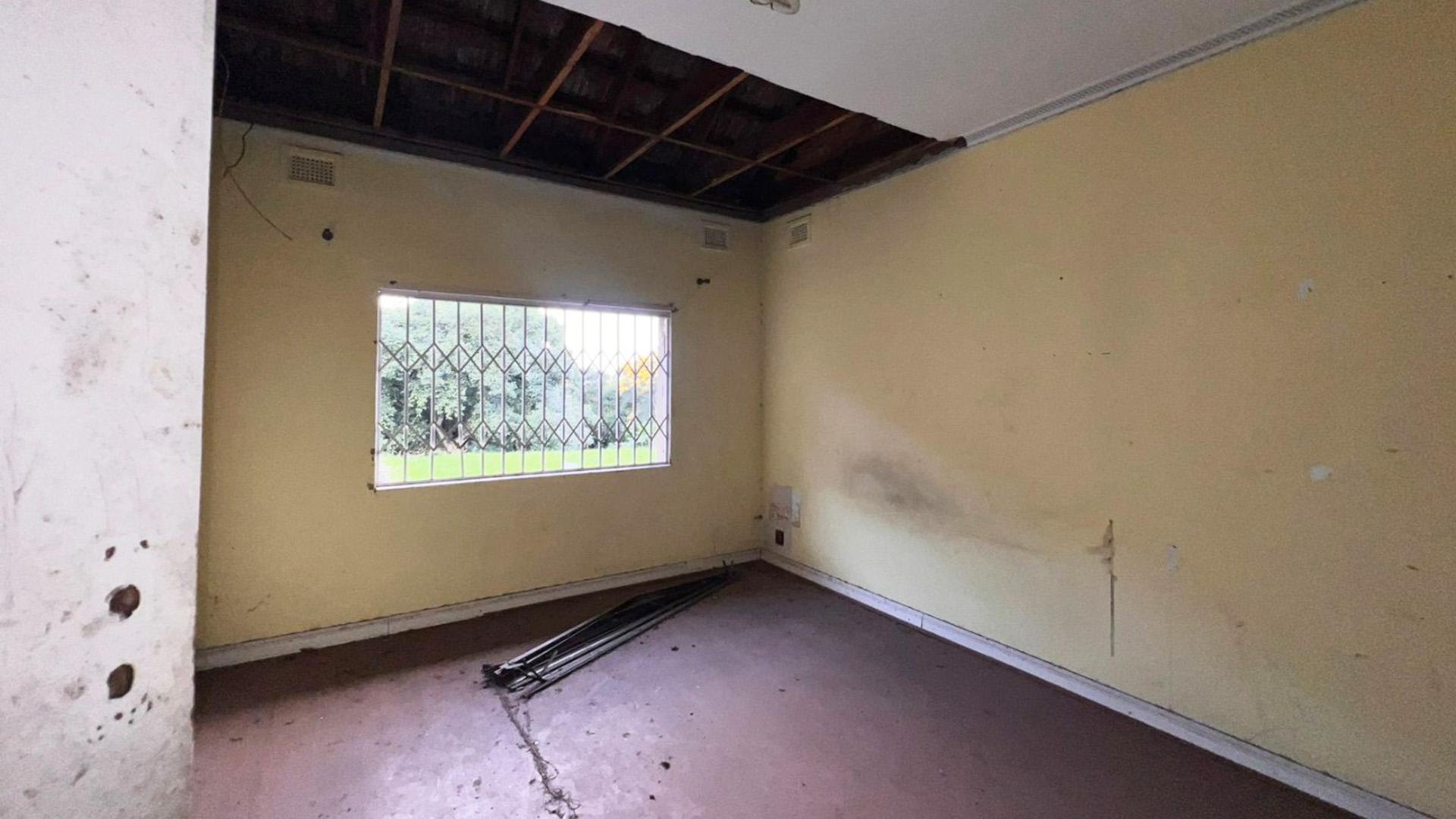 Bed Room 1 of property in Blackridge