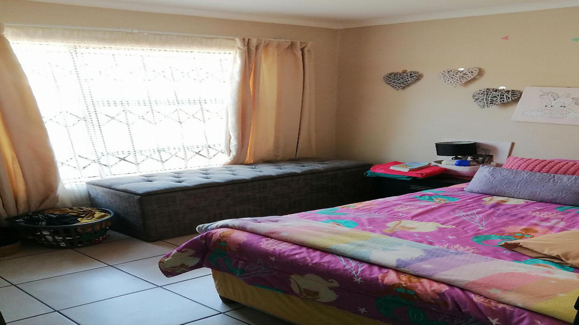 Bed Room 1 of property in Vanderbijlpark