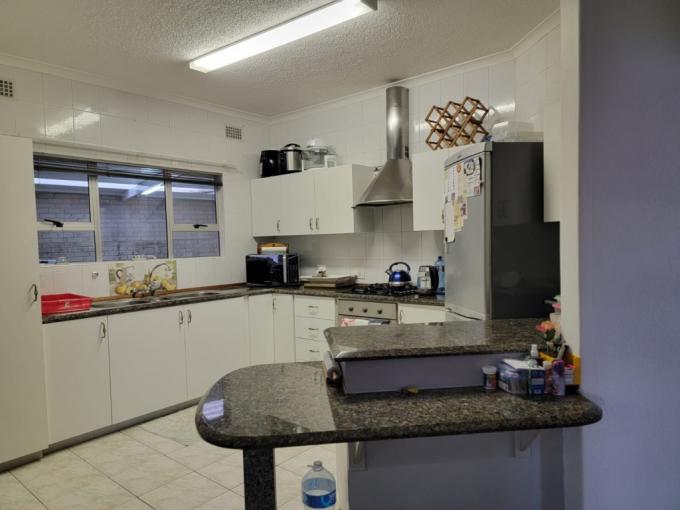 2 Bedroom Simplex for Sale For Sale in Amanzimtoti  - MR707715