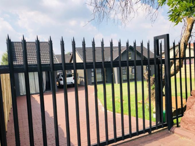 3 Bedroom House for Sale For Sale in Castleview - MR707719