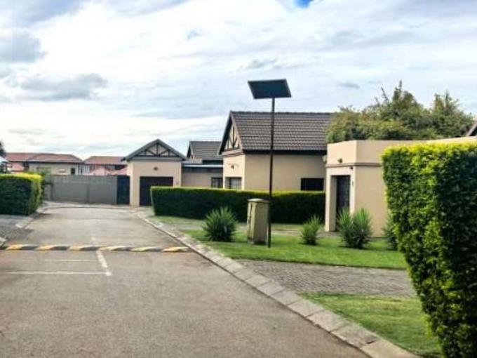 3 Bedroom Simplex for Sale For Sale in Waterval East - MR707723