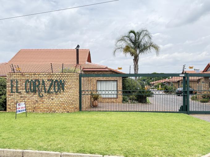 4 Bedroom Sectional Title for Sale For Sale in Ontdekkerspark - MR707774