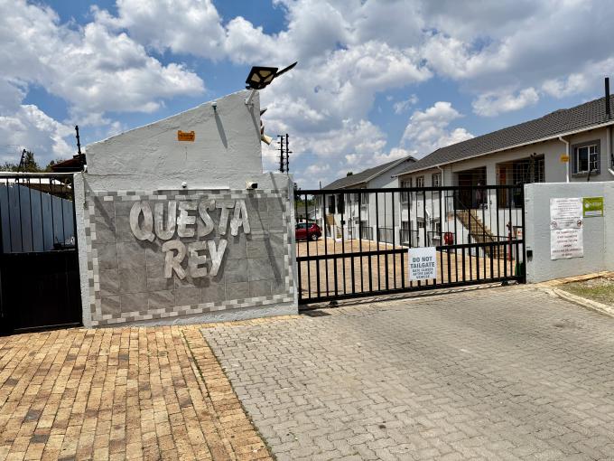 2 Bedroom Sectional Title for Sale For Sale in Wilgeheuwel  - MR707777