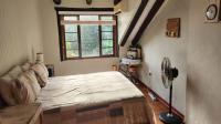 Bed Room 1 of property in Amanzimtoti 