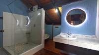 Bathroom 2 - 15 square meters of property in Amanzimtoti 