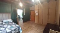 Bed Room 1 - 25 square meters of property in Amanzimtoti 
