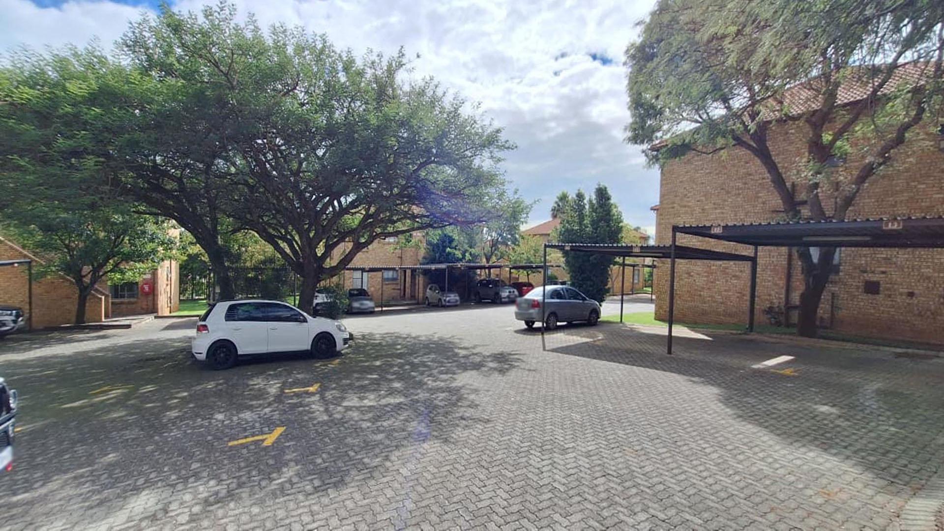 Front View of property in Amorosa