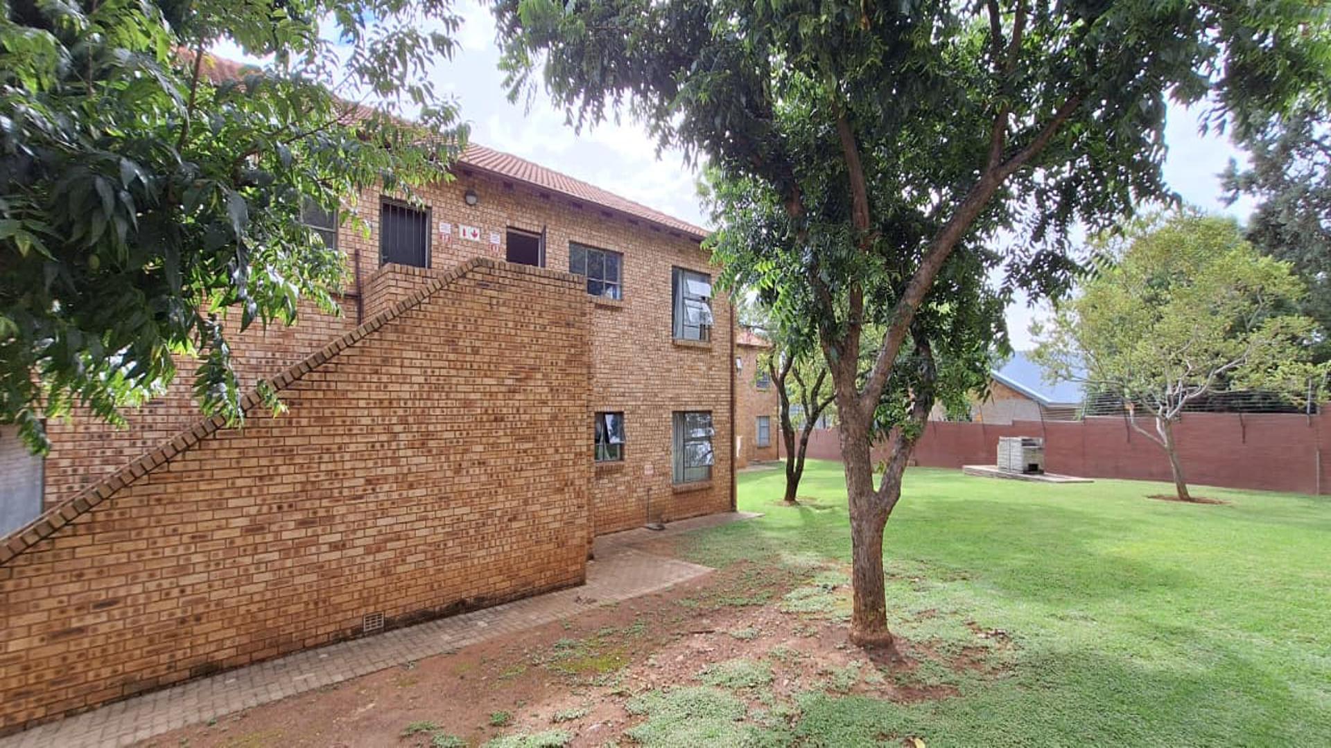 Front View of property in Amorosa