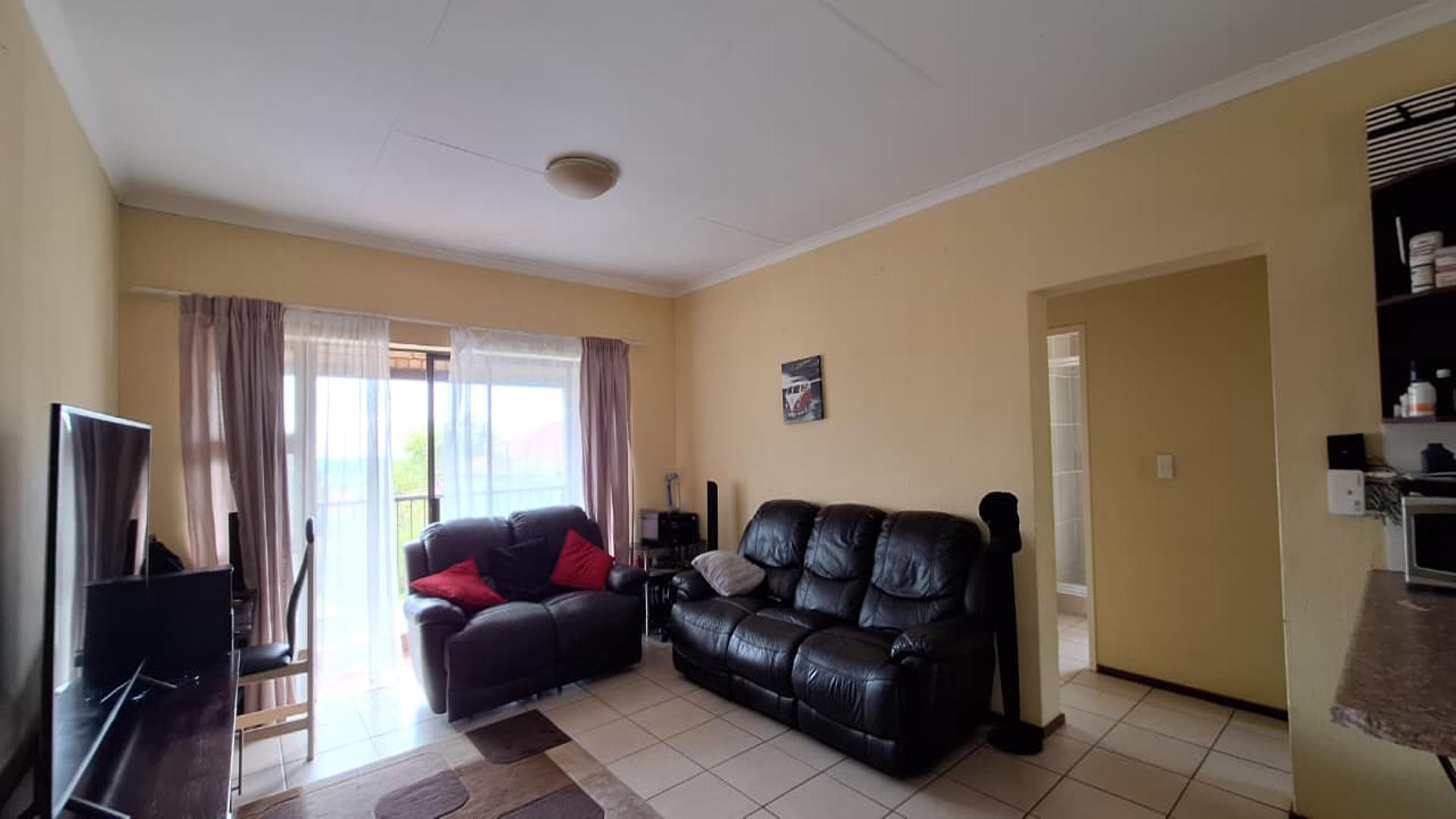 Lounges - 24 square meters of property in Amorosa