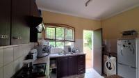 Kitchen - 11 square meters of property in Amorosa