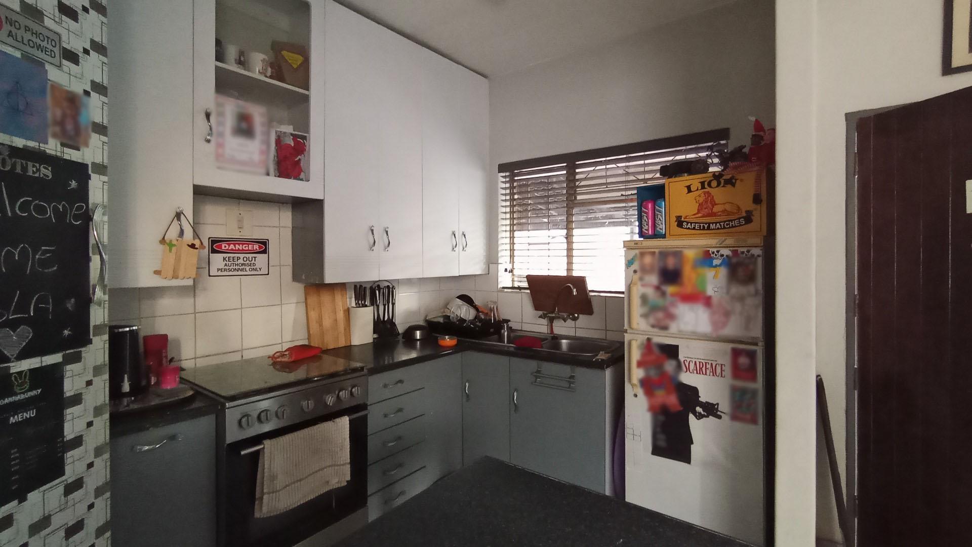 Kitchen - 8 square meters of property in Eldoraigne