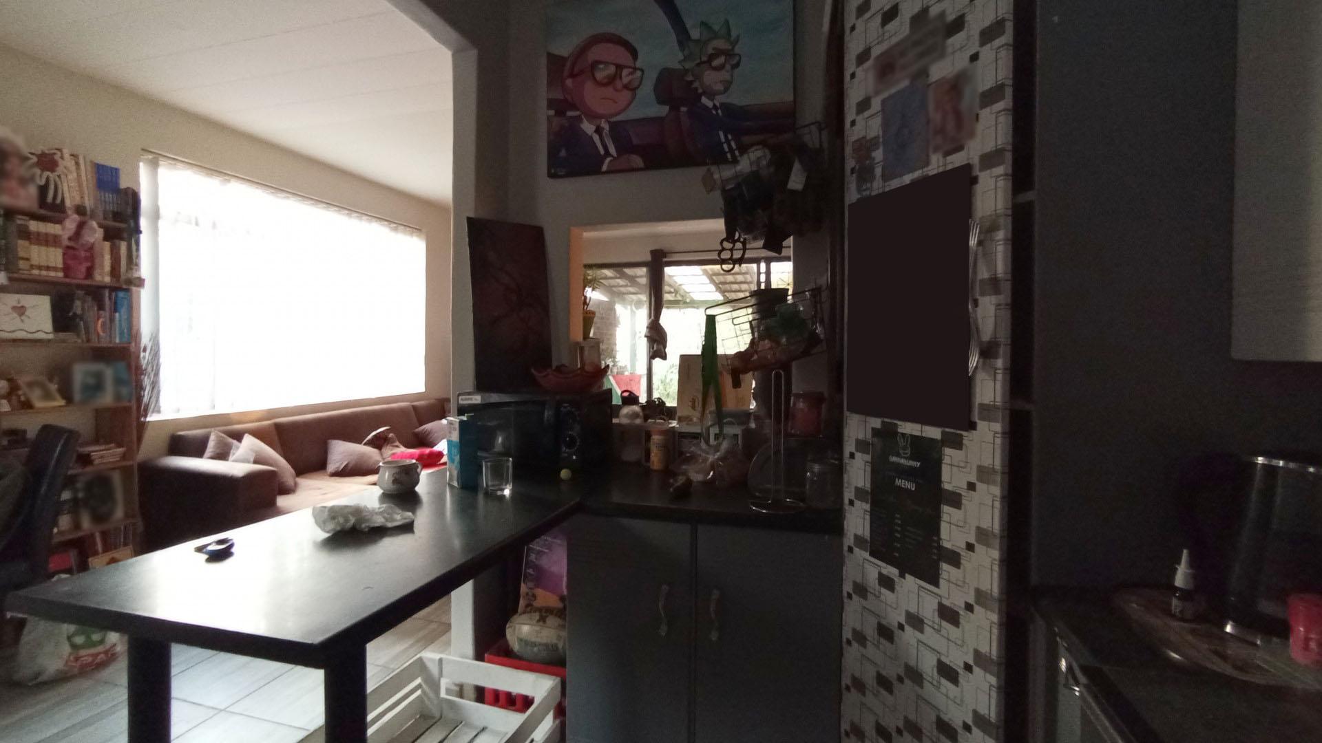 Kitchen - 8 square meters of property in Eldoraigne