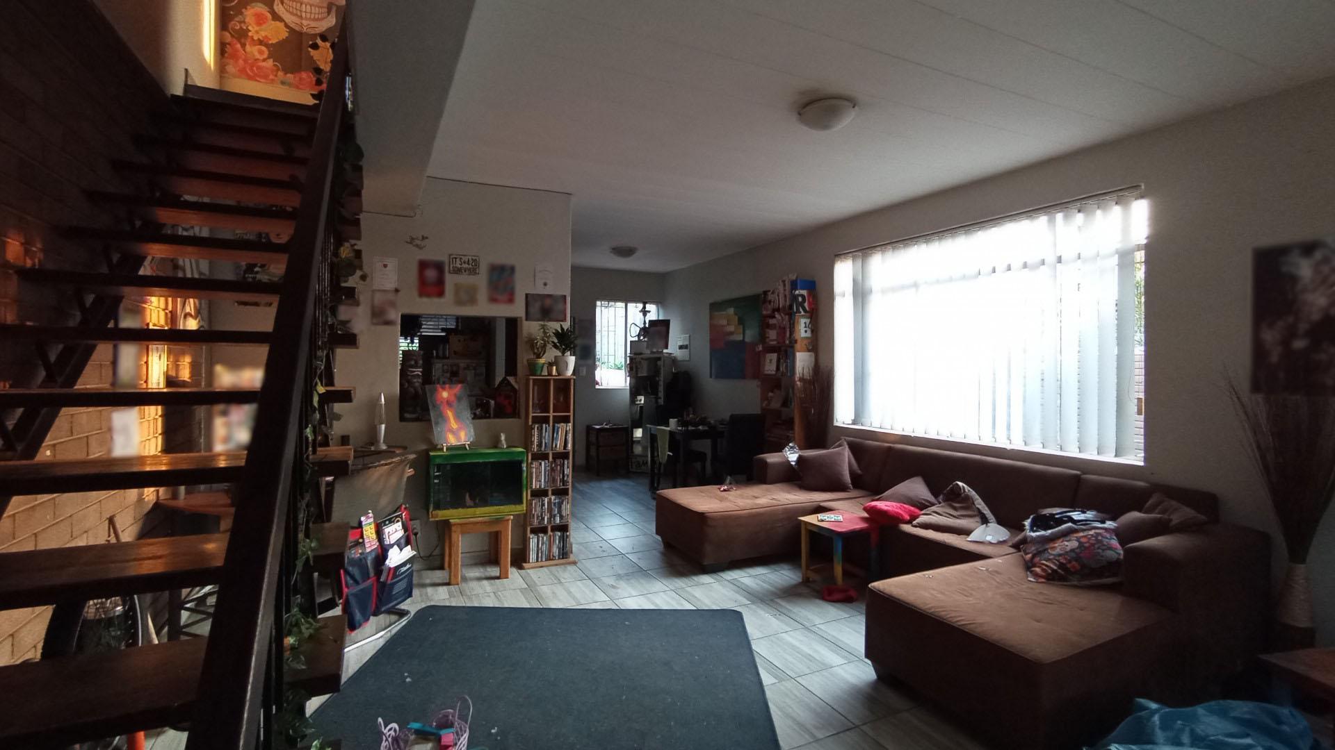 Lounges - 36 square meters of property in Eldoraigne