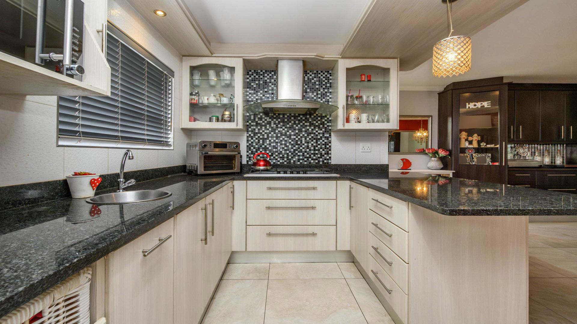 Kitchen of property in Sherwood - PE