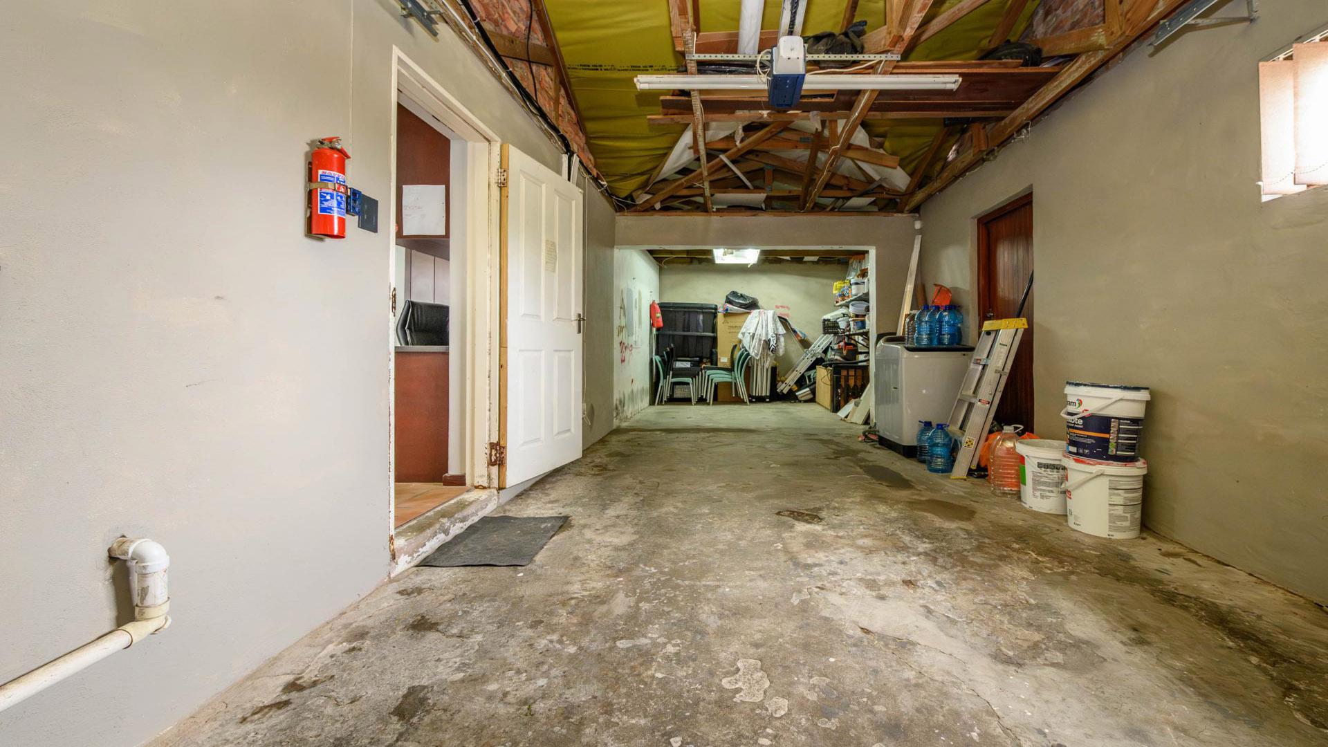 Garage of property in Sherwood - PE