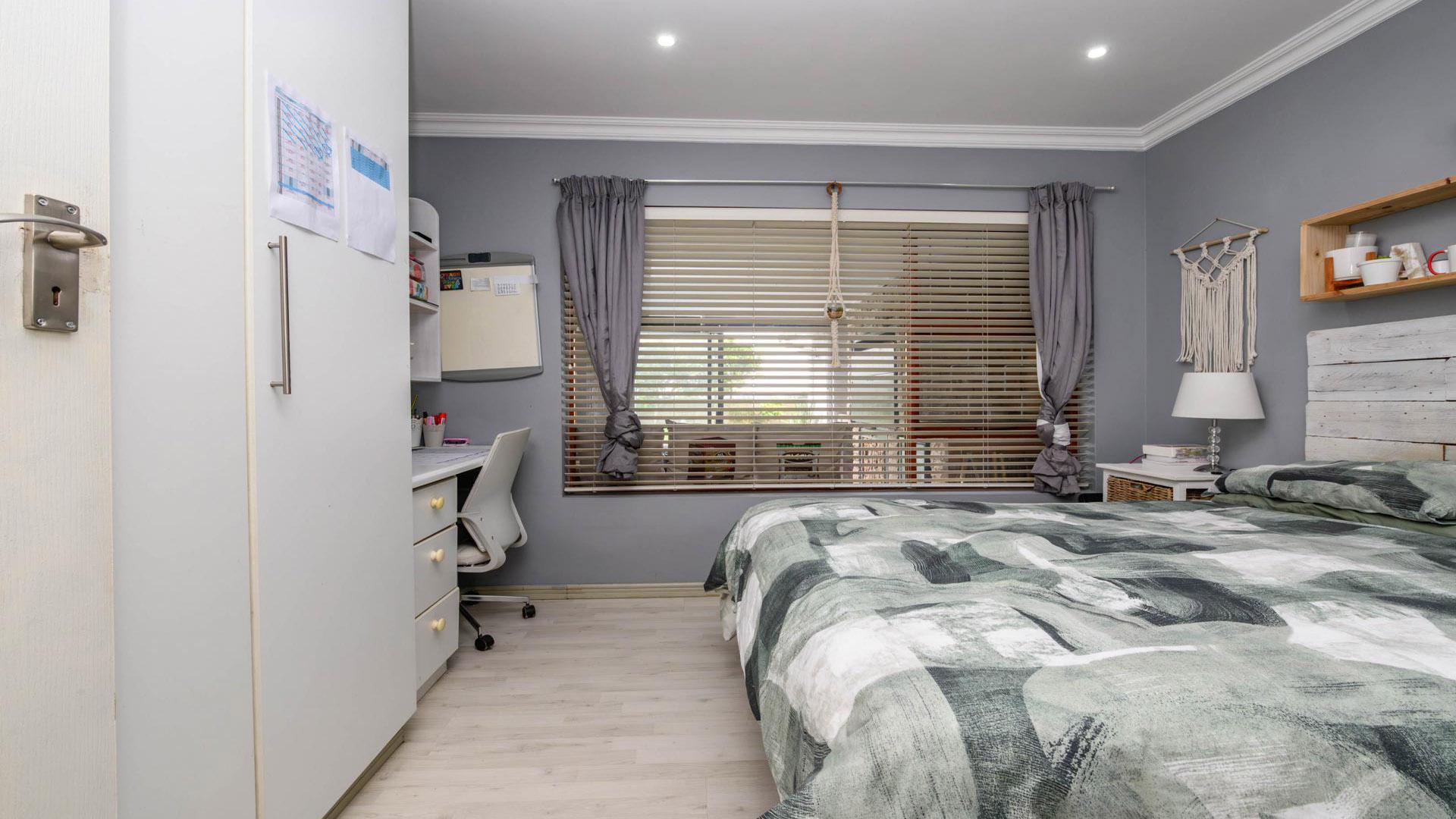 Bed Room 1 of property in Sherwood - PE