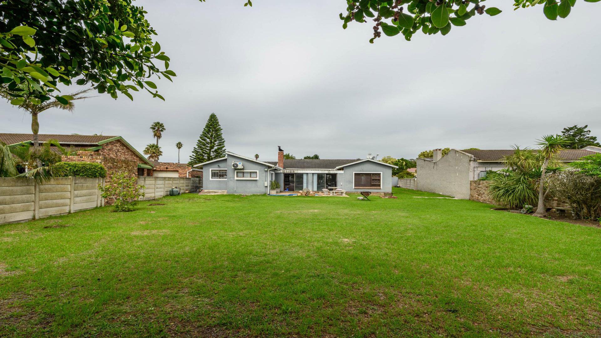 Backyard of property in Sherwood - PE