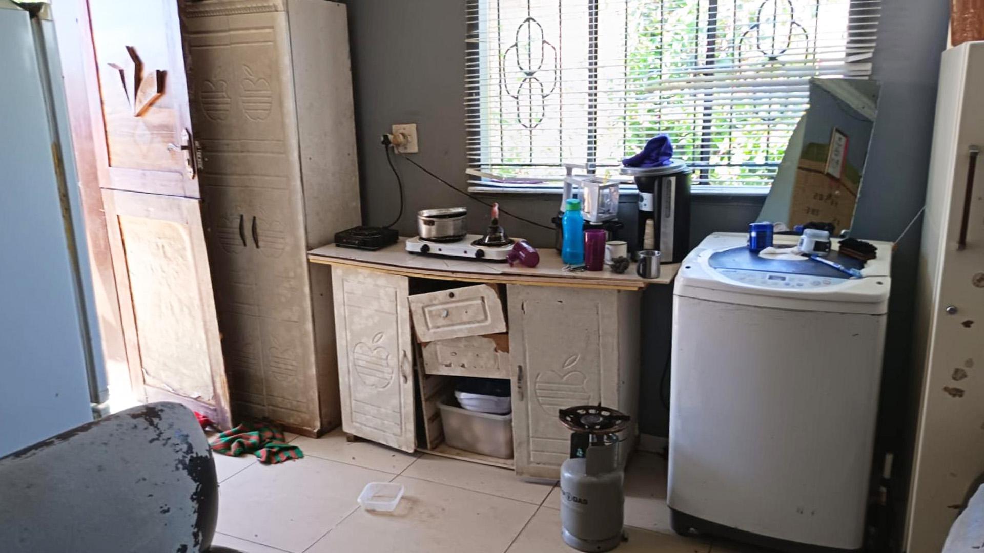 Kitchen of property in Tshepisong