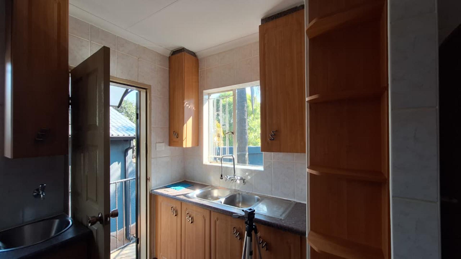 Kitchen - 24 square meters of property in Wilropark