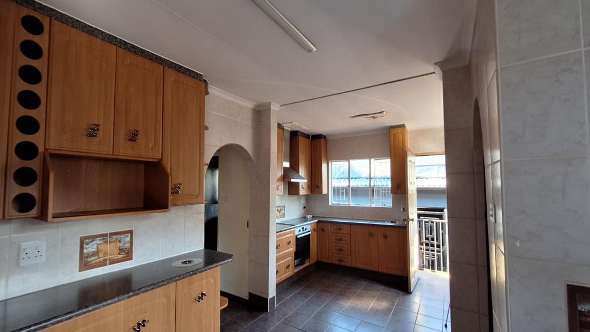 Kitchen - 24 square meters of property in Wilropark