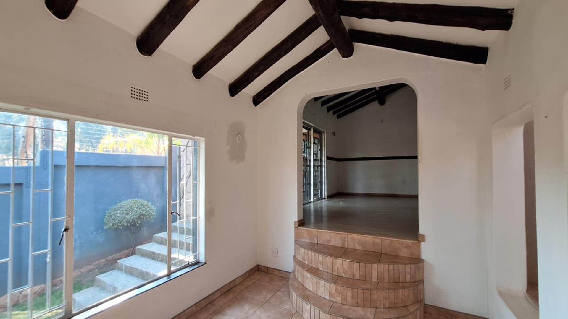 Dining Room - 16 square meters of property in Wilropark