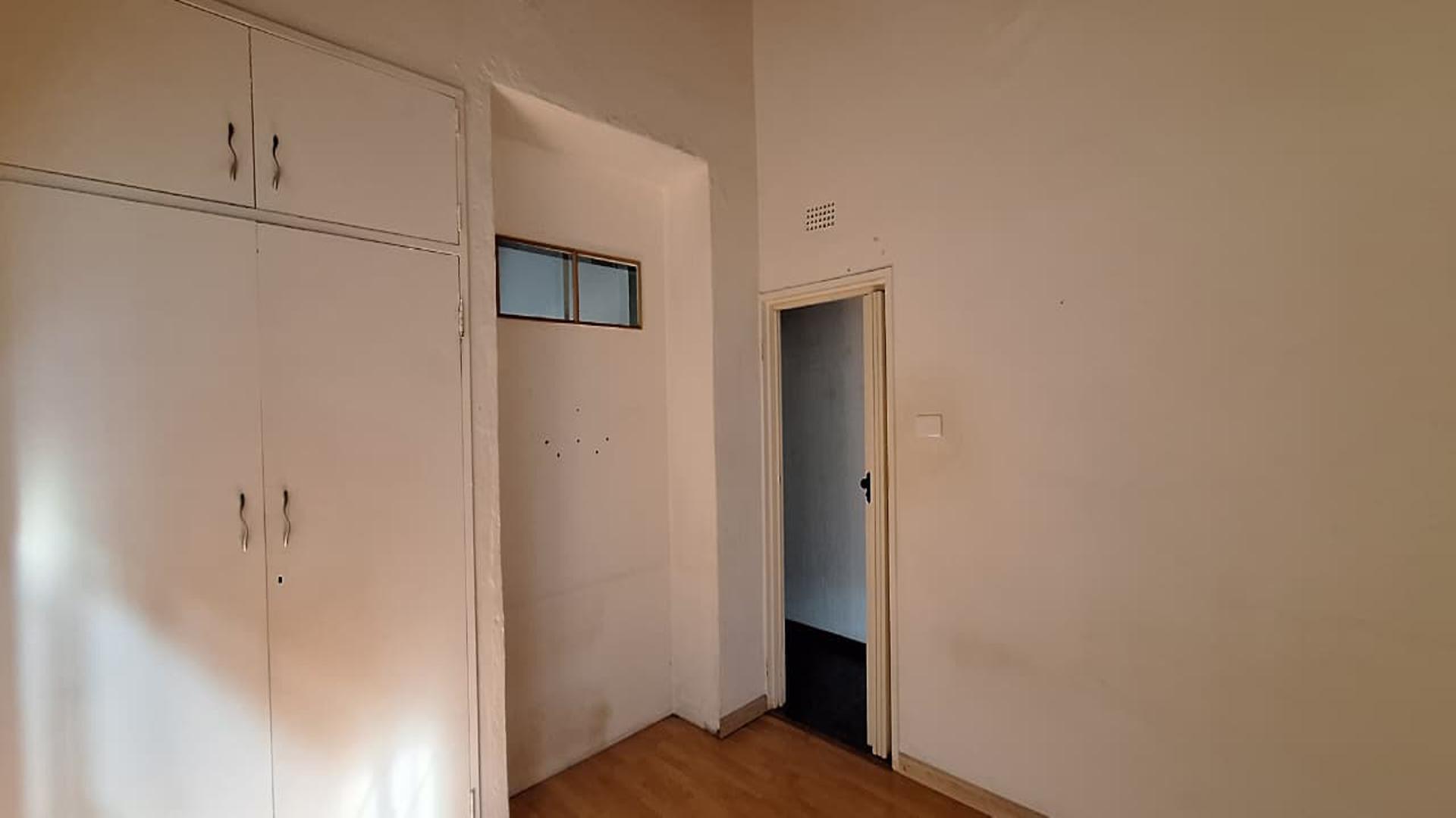 Bed Room 1 - 10 square meters of property in Wilropark