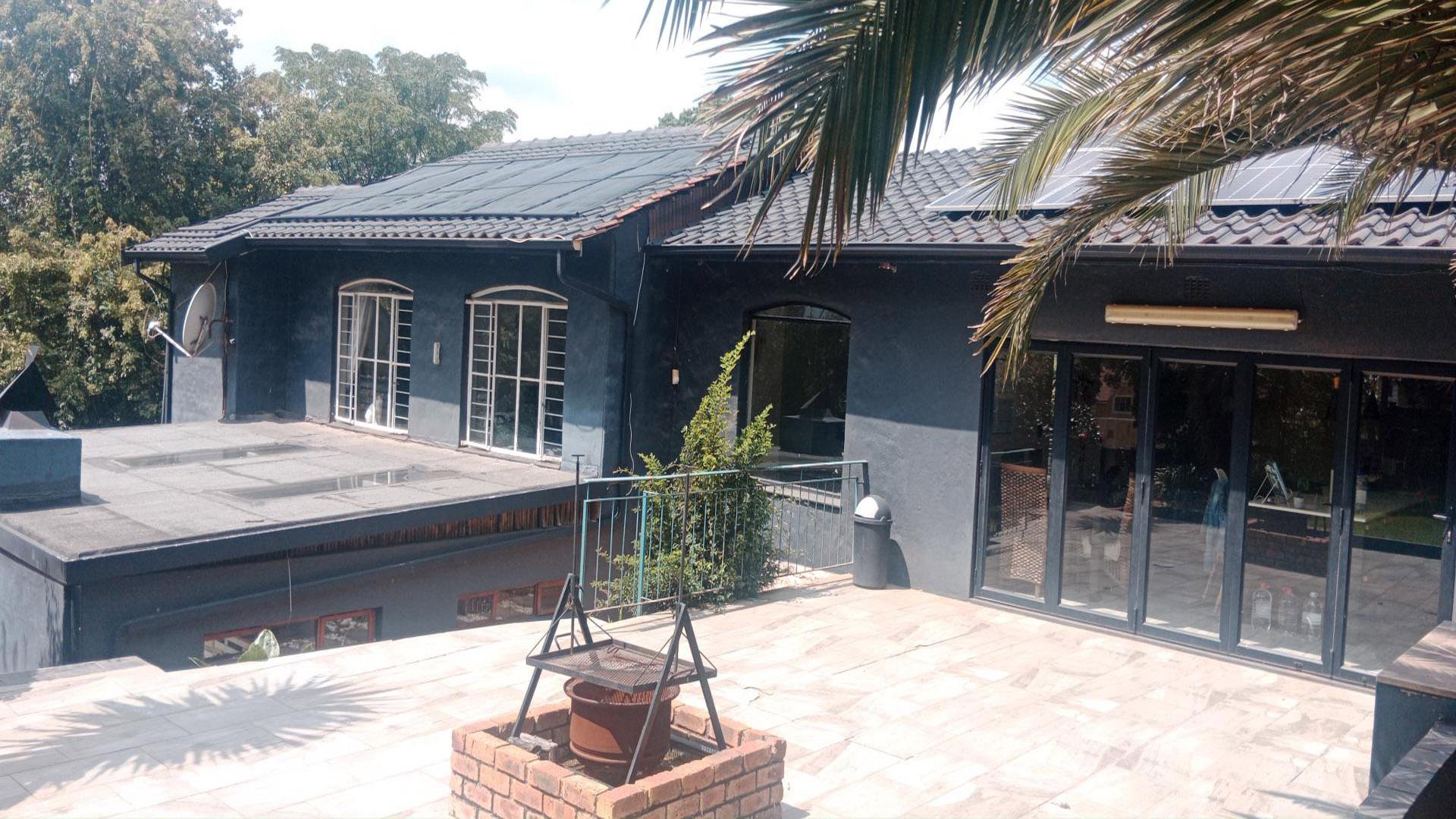 Front View of property in Helderkruin