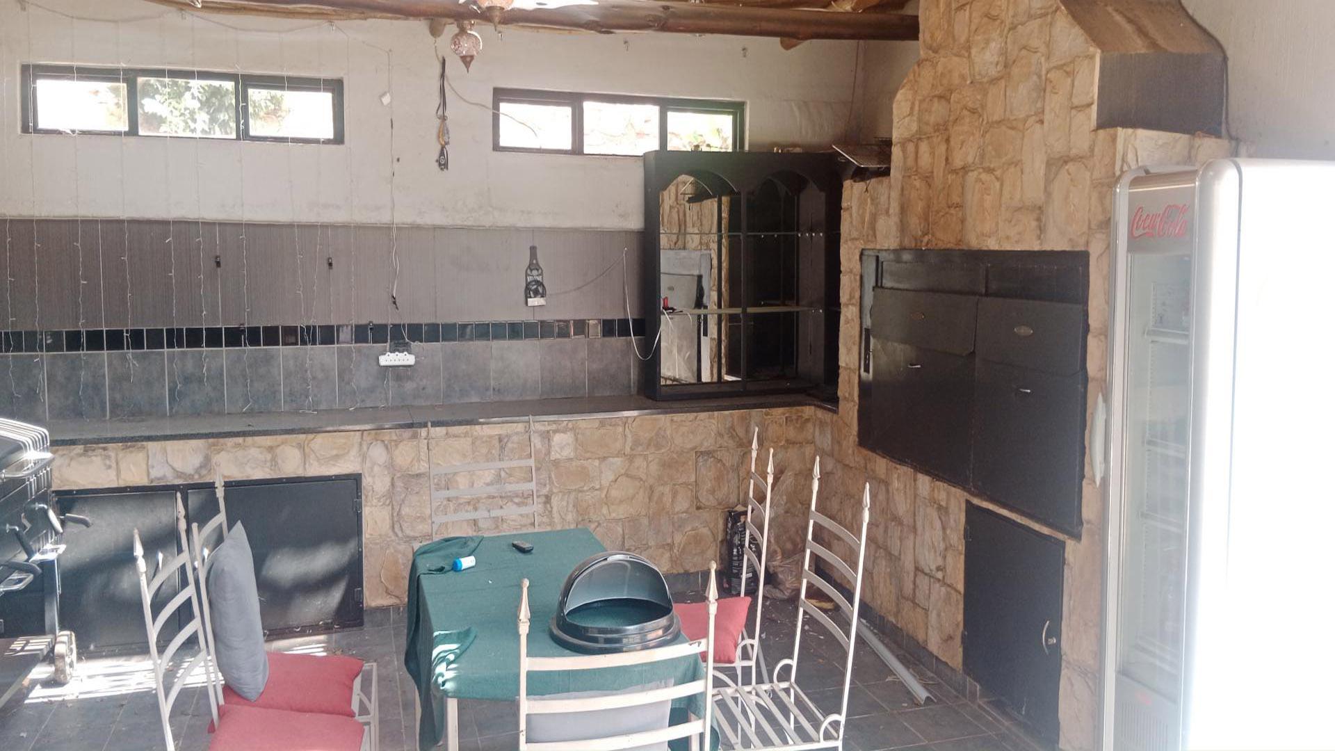 Braai Area of property in Helderkruin