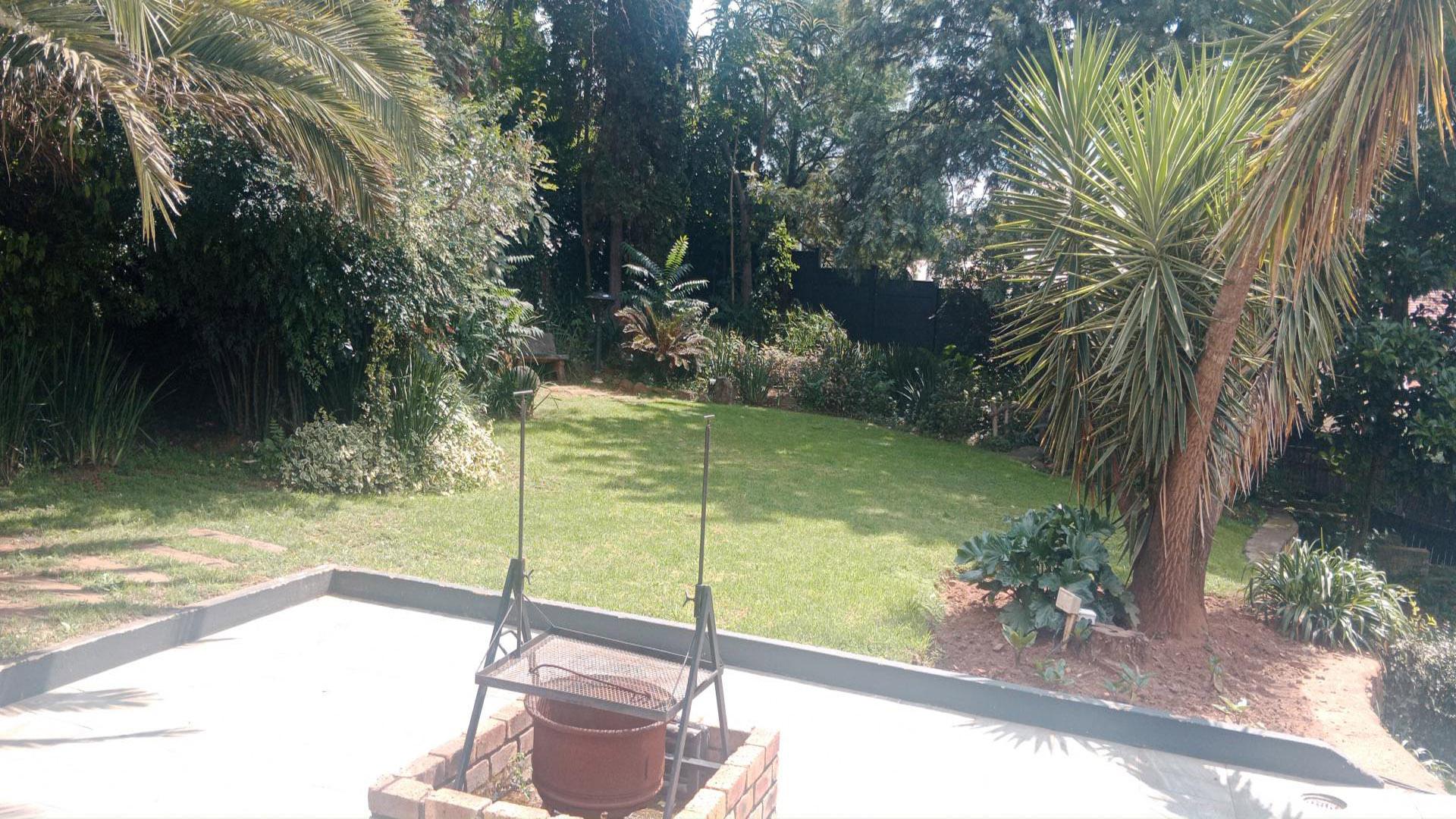 Backyard of property in Helderkruin