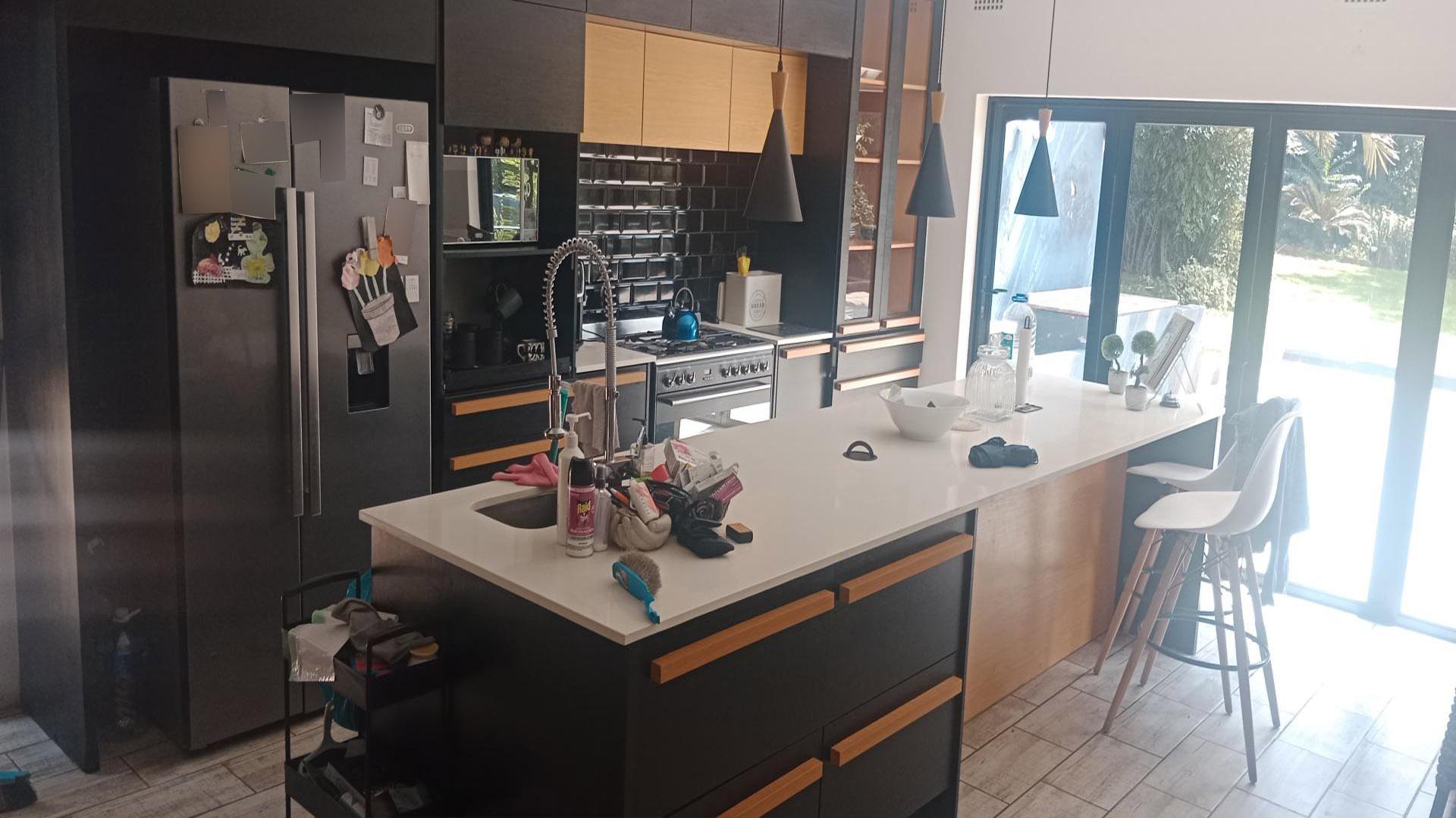 Kitchen of property in Helderkruin