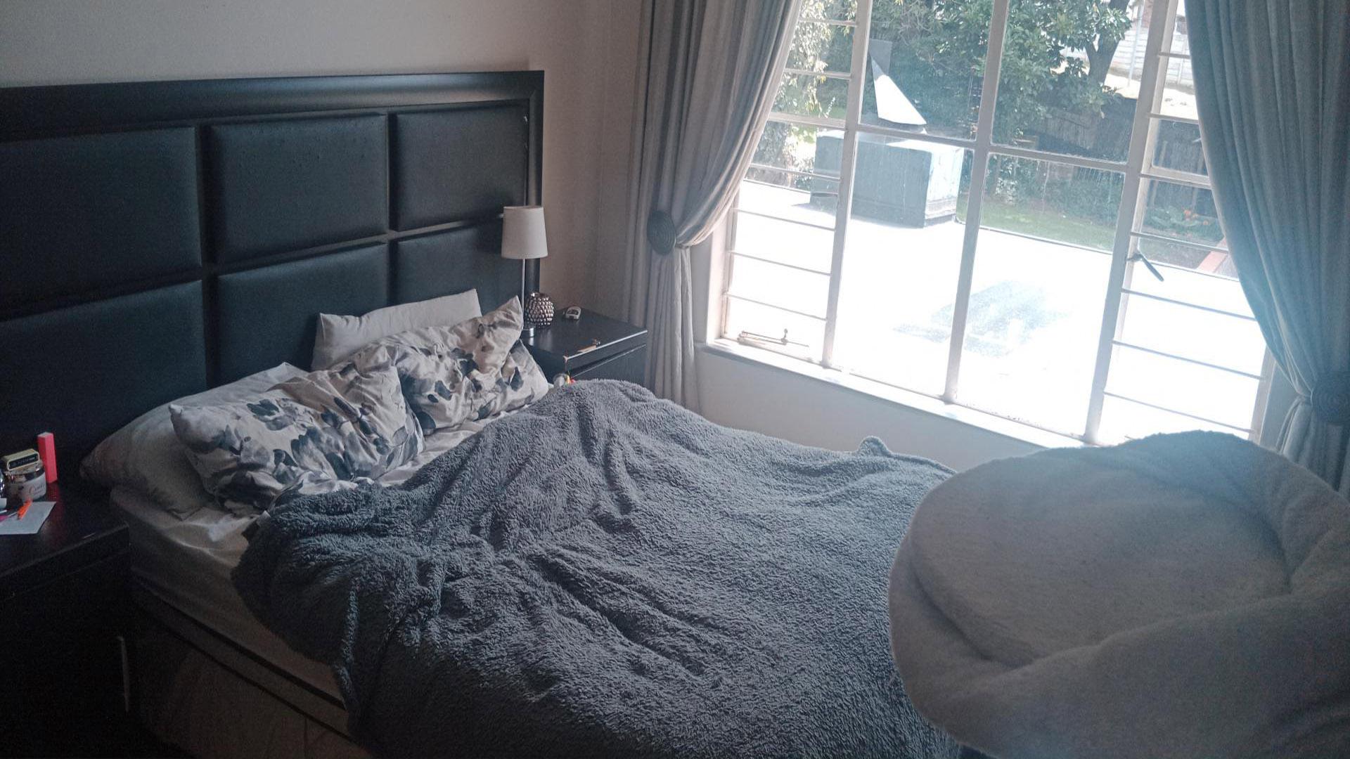 Bed Room 1 of property in Helderkruin