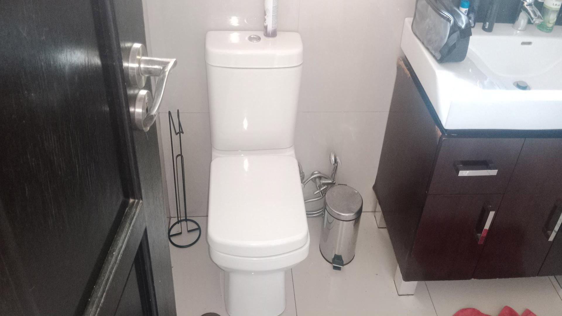 Bathroom 3+ of property in Helderkruin