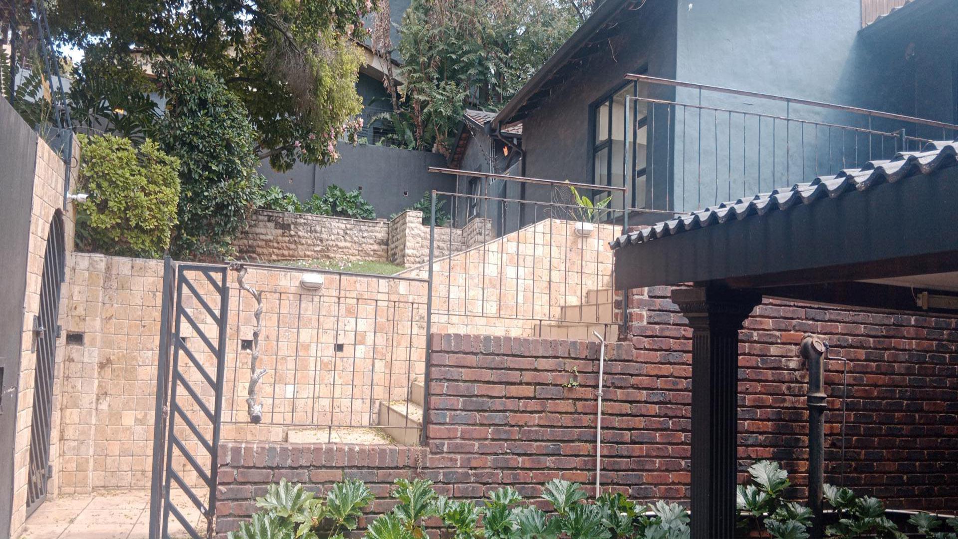 Front View of property in Helderkruin