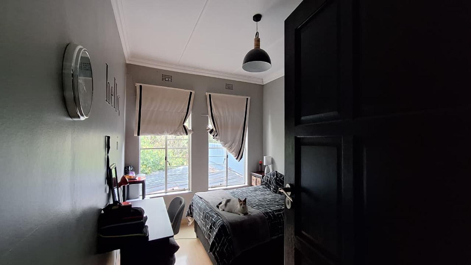 Bed Room 1 - 13 square meters of property in Helderkruin