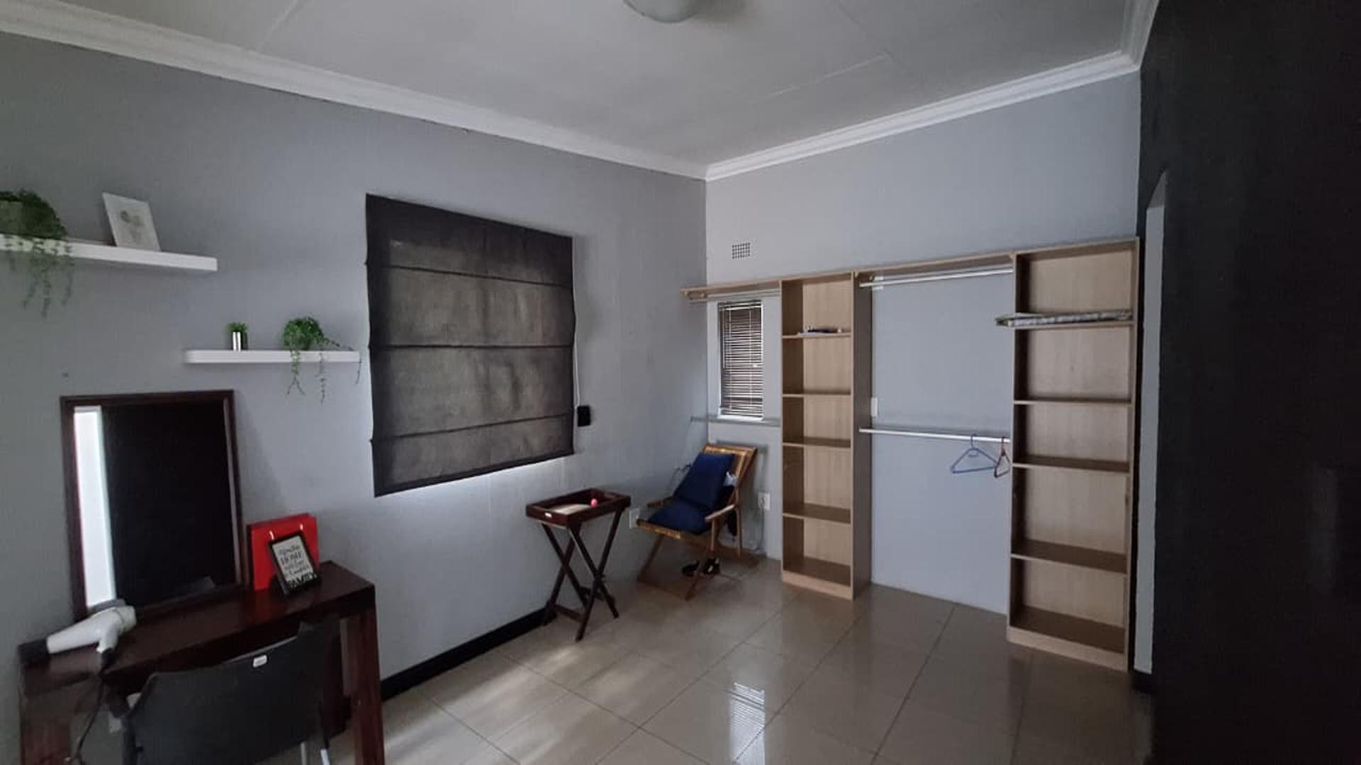 Study - 12 square meters of property in Helderkruin