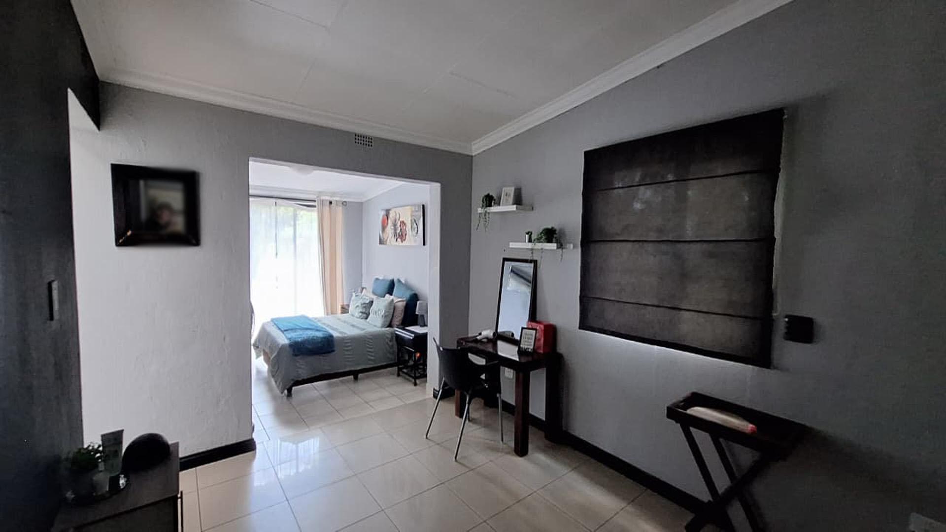 Study - 12 square meters of property in Helderkruin