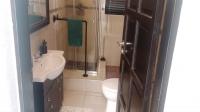 Bathroom 3+ of property in Helderkruin