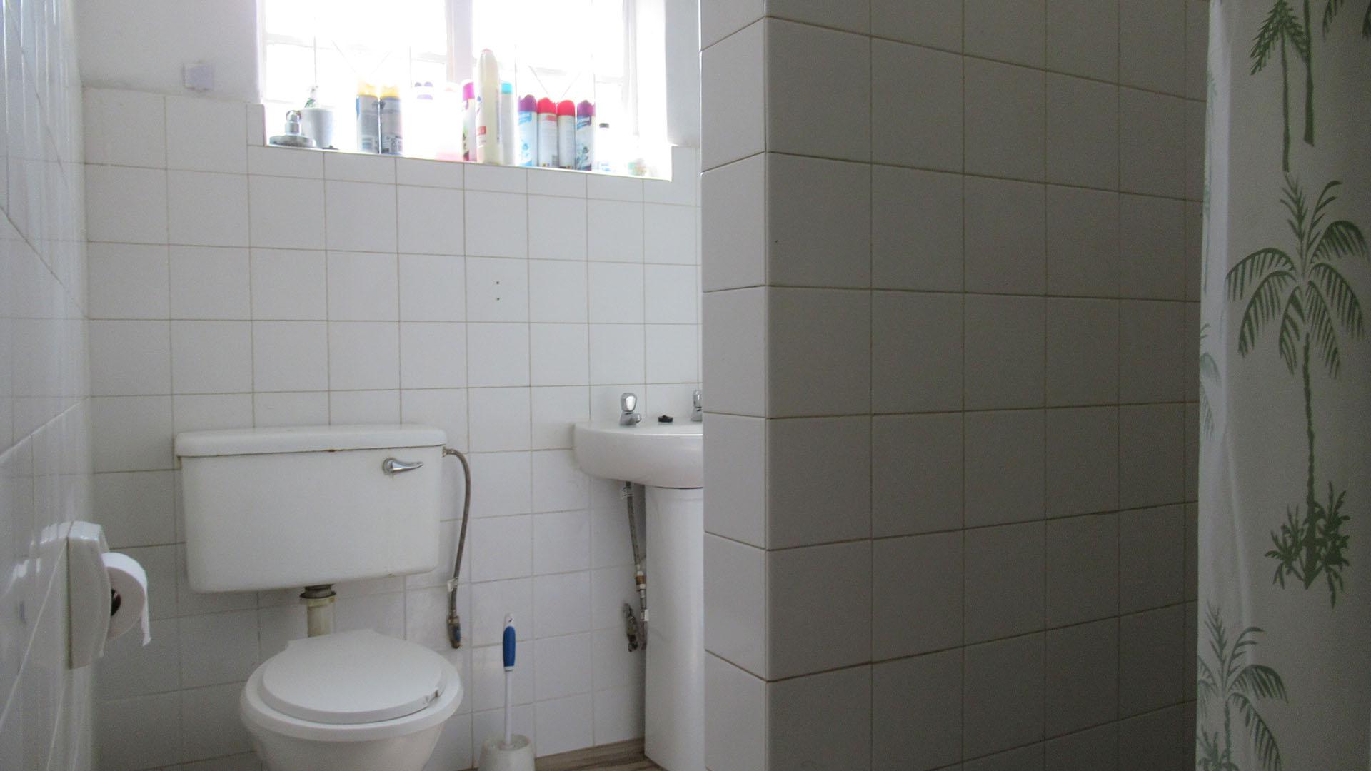 Bathroom 2 - 4 square meters of property in Newlands - JHB